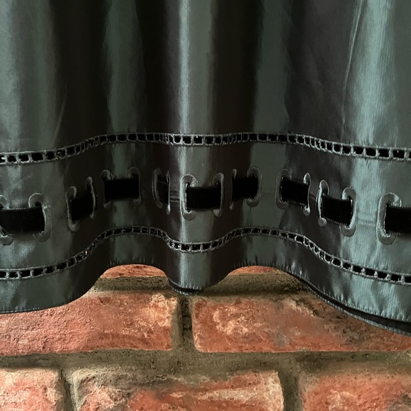 Gorgeous Green Kay Unger Silk Satin Cocktail Dress with Velvet Ribbon - Picture 5 of 5